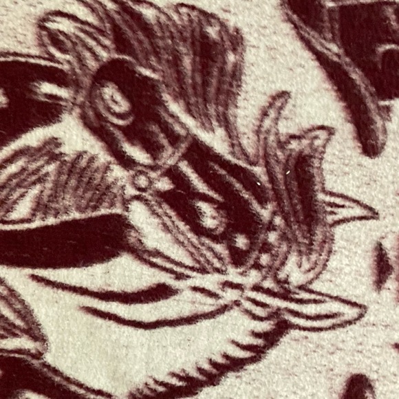 Authentic Mexican Poncho. This is beautiful and warm when the weather is cool. - Picture 3 of 7